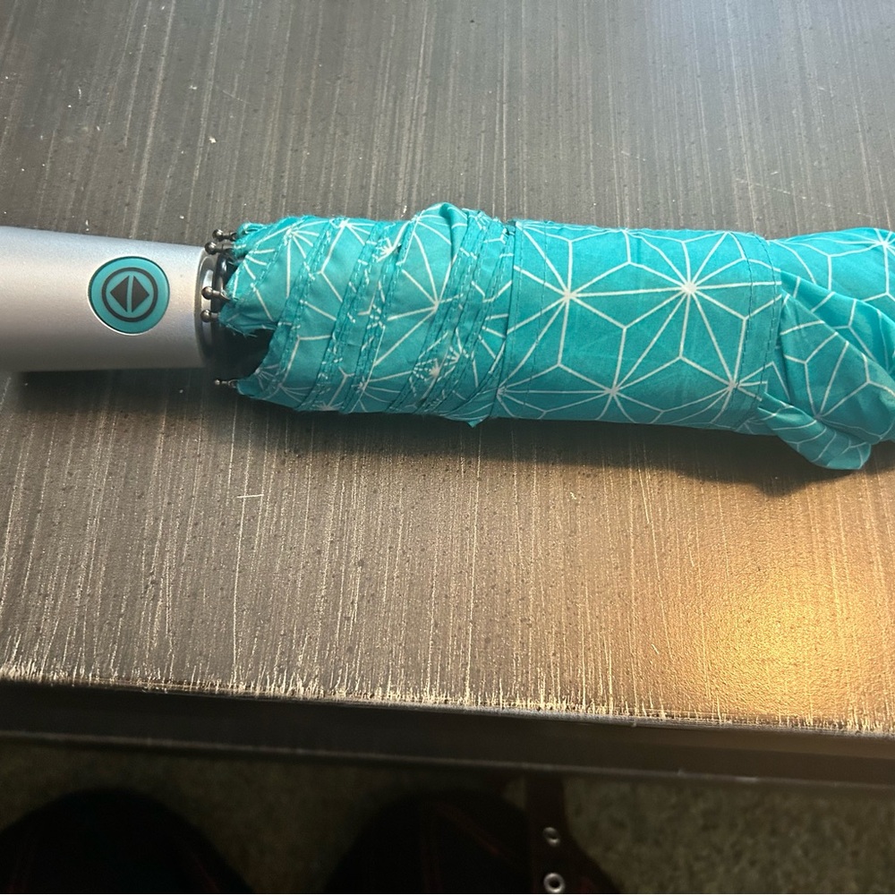Totes Aqua Geometric Umbrella